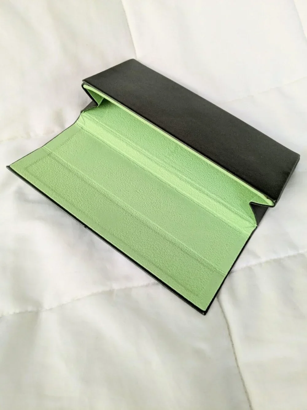 Longchamp Magnetic Trifold Eyewear Case for Sunglasses Eye Glasses Green NWOT